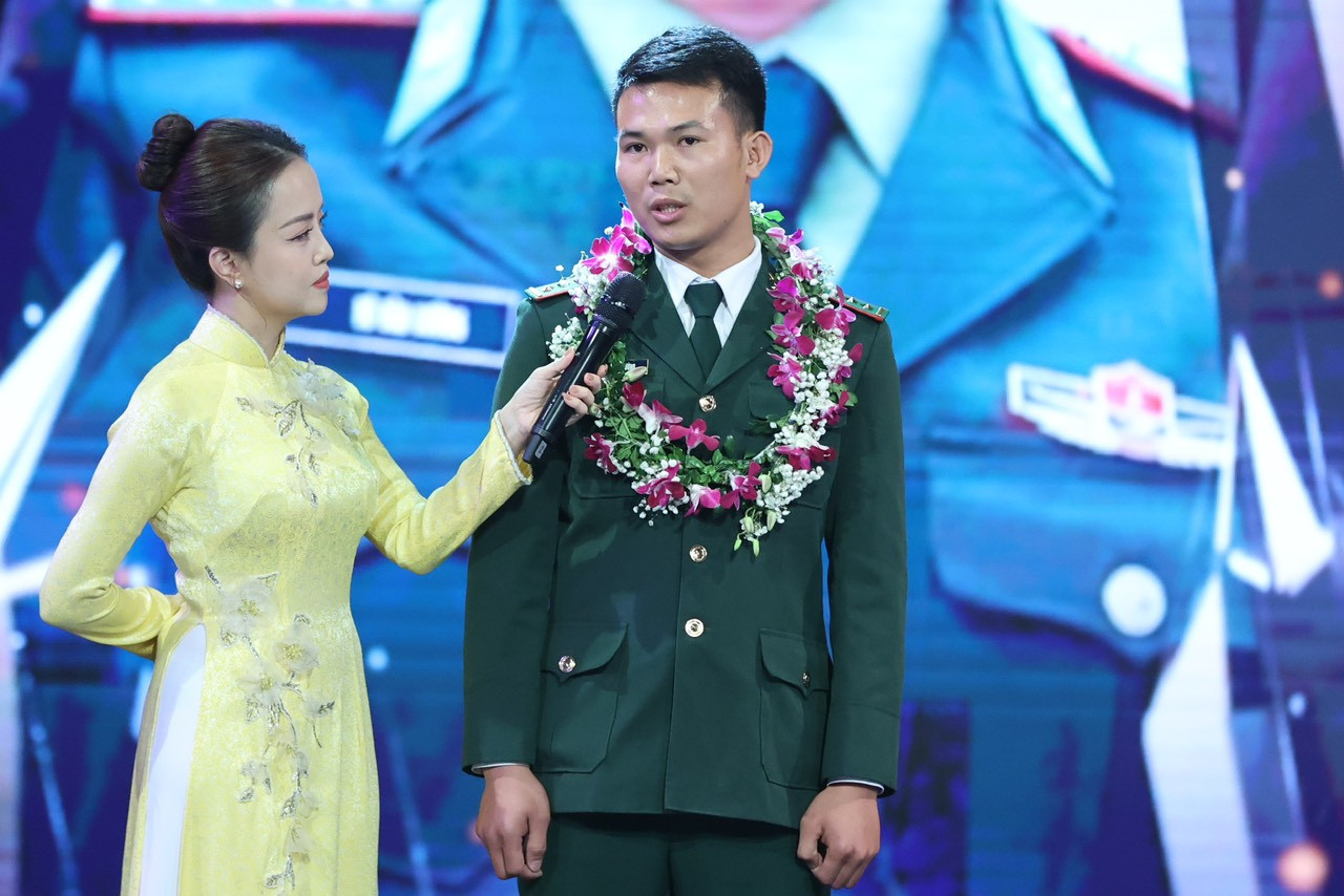 Tuyên dương Gương mặt trẻ Việt Nam tiêu biểu năm 2023: Những người 'lĩnh ấn tiên phong' ảnh 41