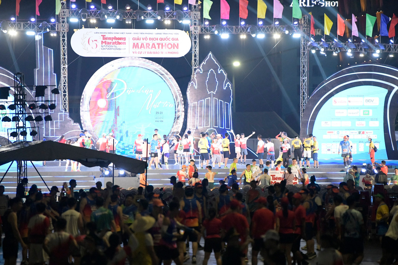 Tiền Phong Marathon 2024: Trên bục vinh quang ảnh 8