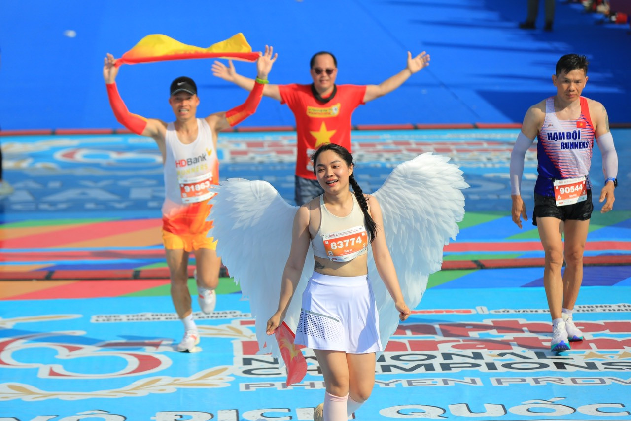 Tiền Phong Marathon 2024: Trên bục vinh quang ảnh 188