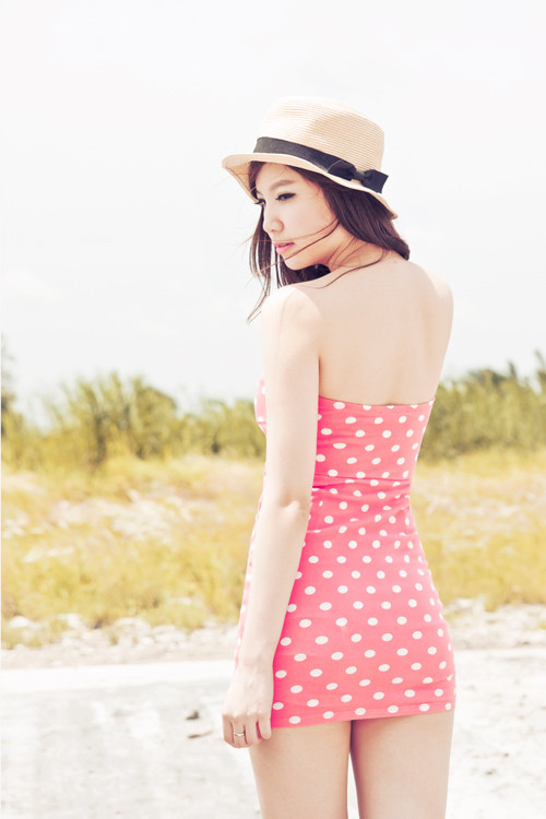 Gương mặt của Hạnh Sino gần như không thay đổi, dù 4 năm qua cô đóng phim, chụp ảnh, ca hát... khá nhiều, nhưng về độ gợi cảm thì dường như nâng lên nhiều. Ảnh Antur Studio