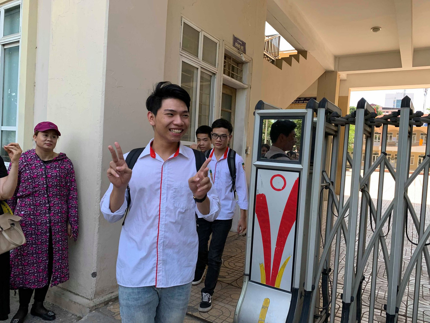 Đề Ngoại ngữ dễ thở, nhiều thí sinh thở phào tự tin đạt 8 điểm ảnh 23