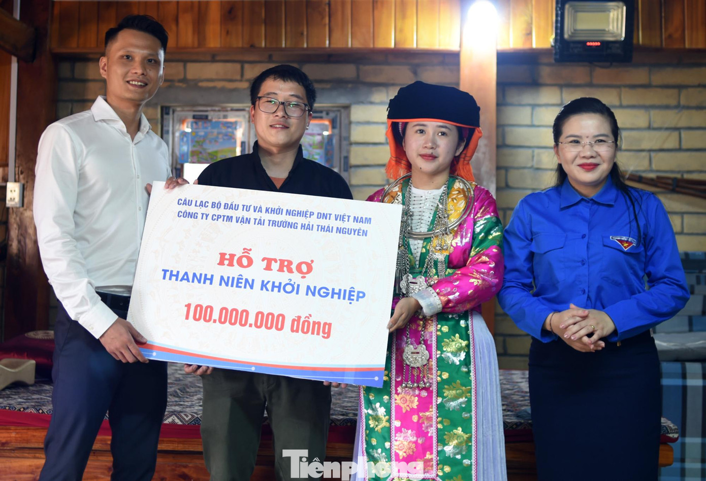 Đoàn công tác T.Ư Đoàn, T.Ư Hội đã đi thăm hai mô hình thanh niên khởi nghiệp, thanh niên làm kinh tế giỏi, trong đó có Homestay ZoongXia Sảng Pủa của đoàn viên Nguyễn Minh Trang (SN 1997, dân tộc Mông).