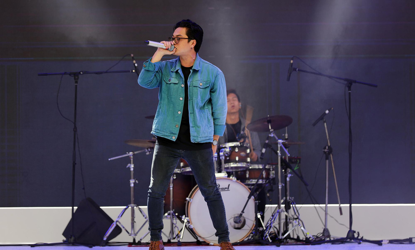 Đến với 'Sóng Festival', Chillies chiêu đãi người nghe chùm ca khúc được yêu thích nhất của nhóm.