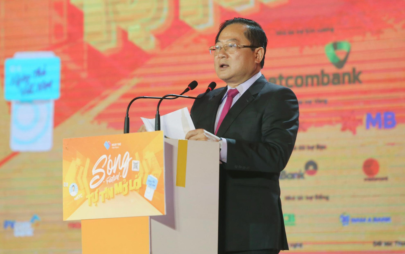 Nhà báo Lê Xuân Sơn phát biểu khai mạc chương trình. Ảnh: Duy Phạm Nhà báo Lê Xuân Sơn phát biểu khai mạc chương trình. Ảnh: Duy Phạm