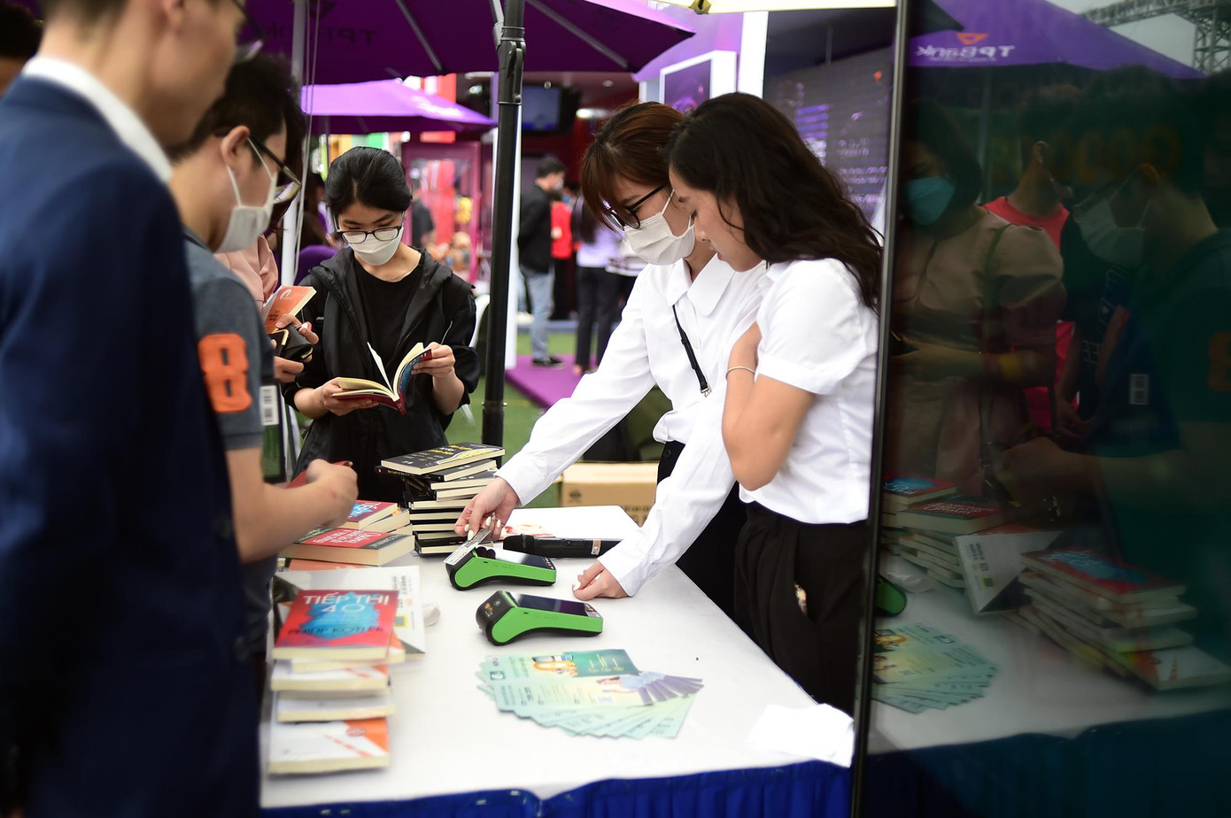 Hoạt động trải nghiệm thanh toán bằng thẻ chip tại 'Sóng Festival 2022'. Ảnh: Xuân Tùng