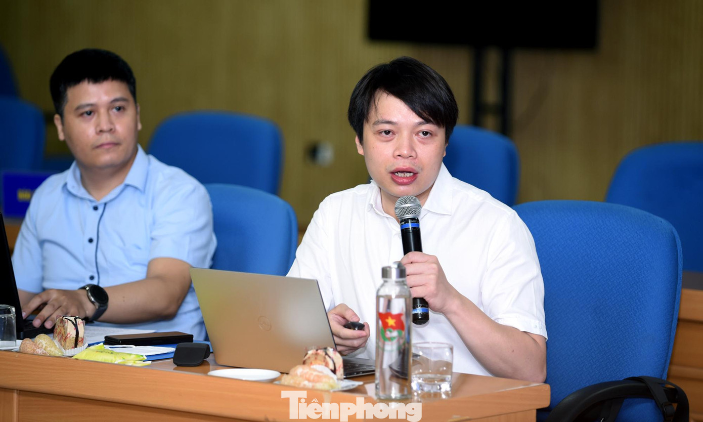 Anh Nguyễn Hữu Tú - Phó Chủ tịch thường trực kiêm Tổng Thư ký Hội Thầy thuốc trẻ Việt Nam trao đổi tại chương trình