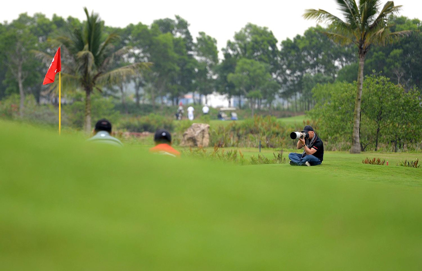 Cùng xem một số hình ảnh đội ngũ làm công tác truyền thông, nhân sự tác nghiệp trên sân