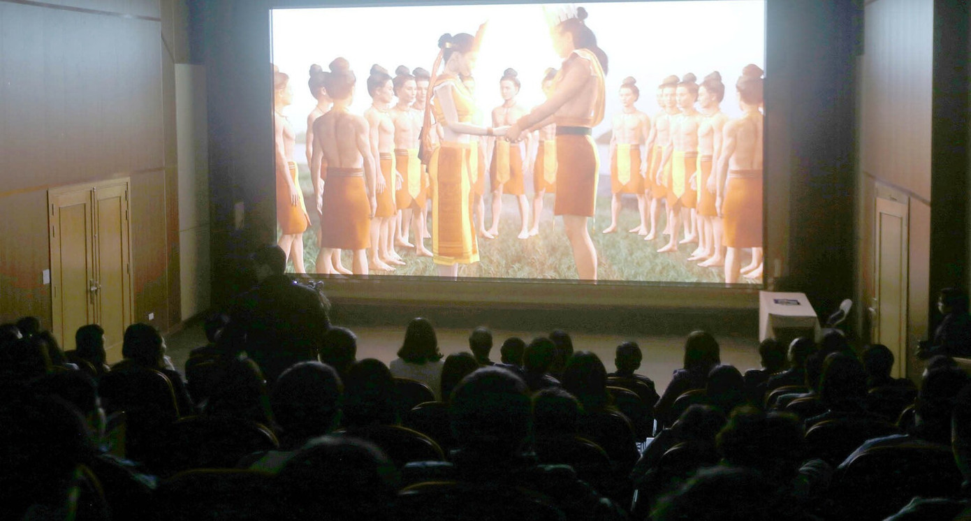 Bộ phim tài liệu Thời đại Hùng Vươngđang chiếu thử nghiệm tại Bảo tàng Hùng Vương. Bộ phim tài liệu Thời đại Hùng Vươngđang chiếu thử nghiệm tại Bảo tàng Hùng Vương.