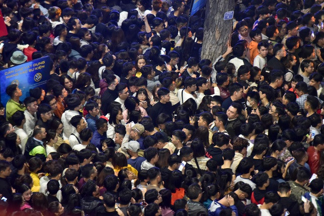 Pháo hoa rực sáng đón năm mới 2020 ảnh 41