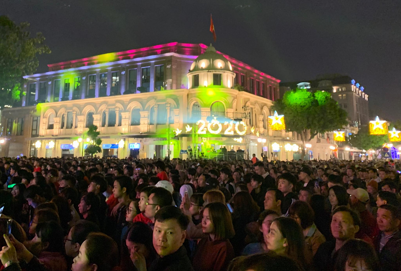 Pháo hoa rực sáng đón năm mới 2020 ảnh 52