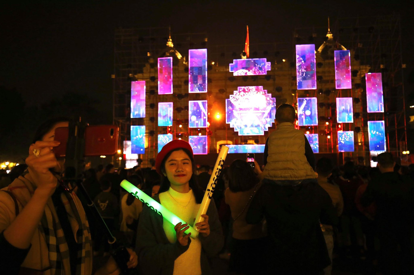 Pháo hoa rực sáng đón năm mới 2020 ảnh 37