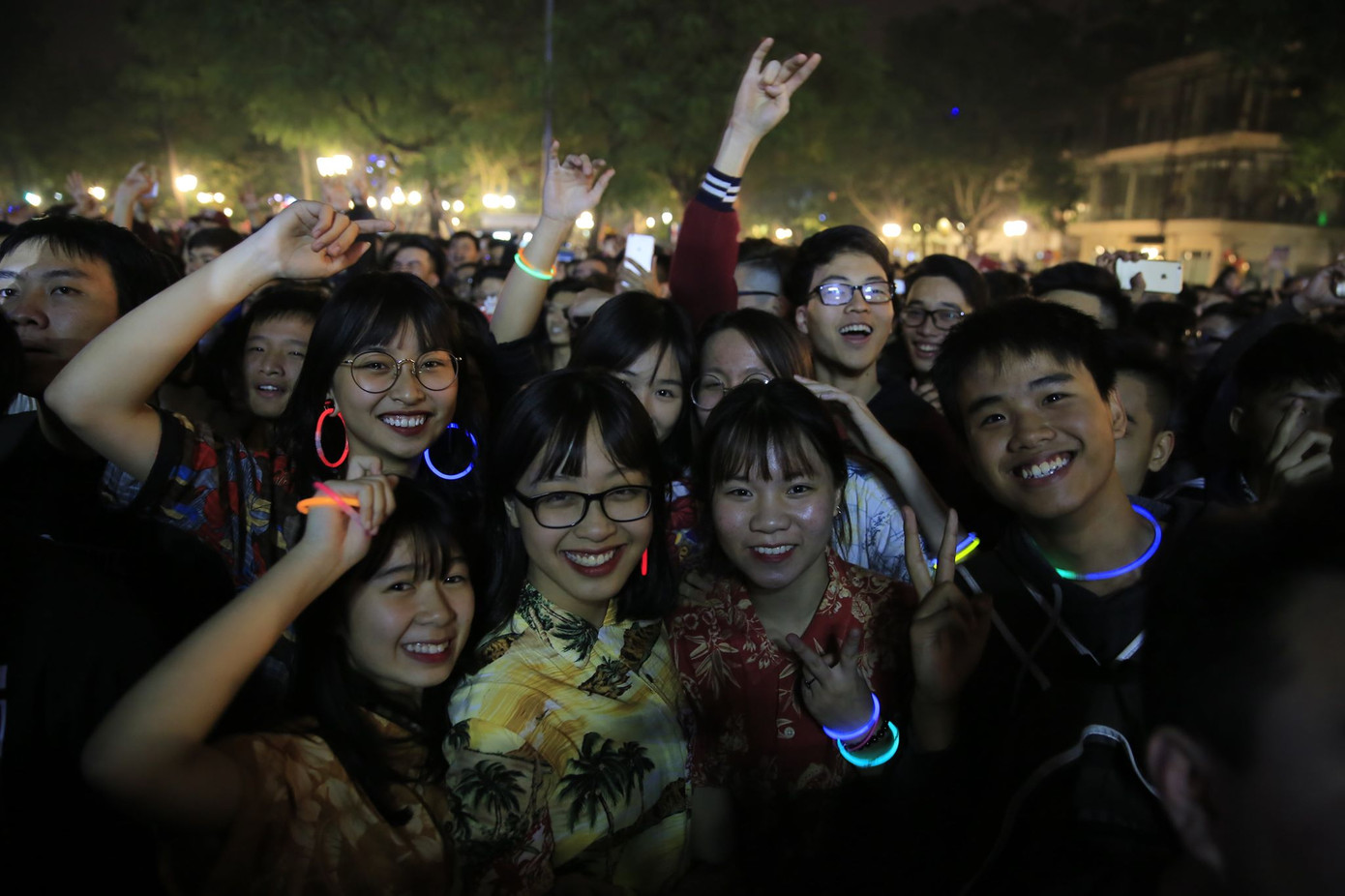 Pháo hoa rực sáng đón năm mới 2020 ảnh 38