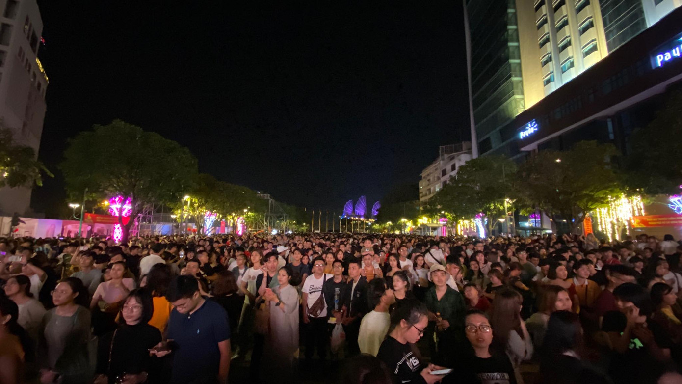 Pháo hoa rực sáng đón năm mới 2020 ảnh 3