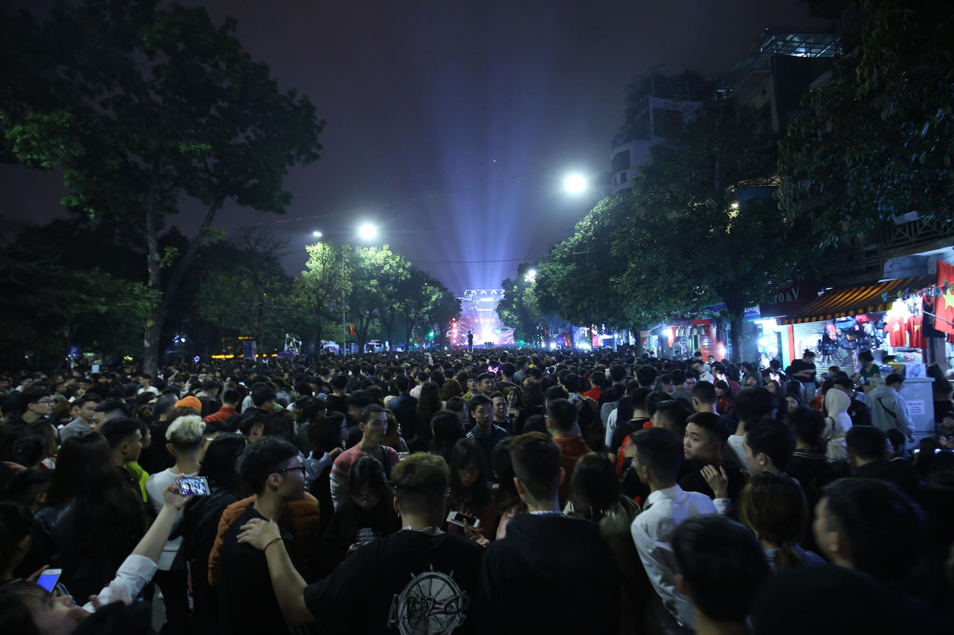 Pháo hoa rực sáng đón năm mới 2020 ảnh 25