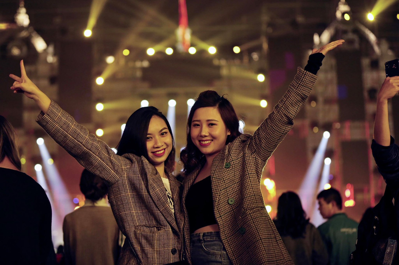 Pháo hoa rực sáng đón năm mới 2020 ảnh 36