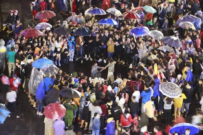 Pháo hoa rực sáng đón năm mới 2020 ảnh 9