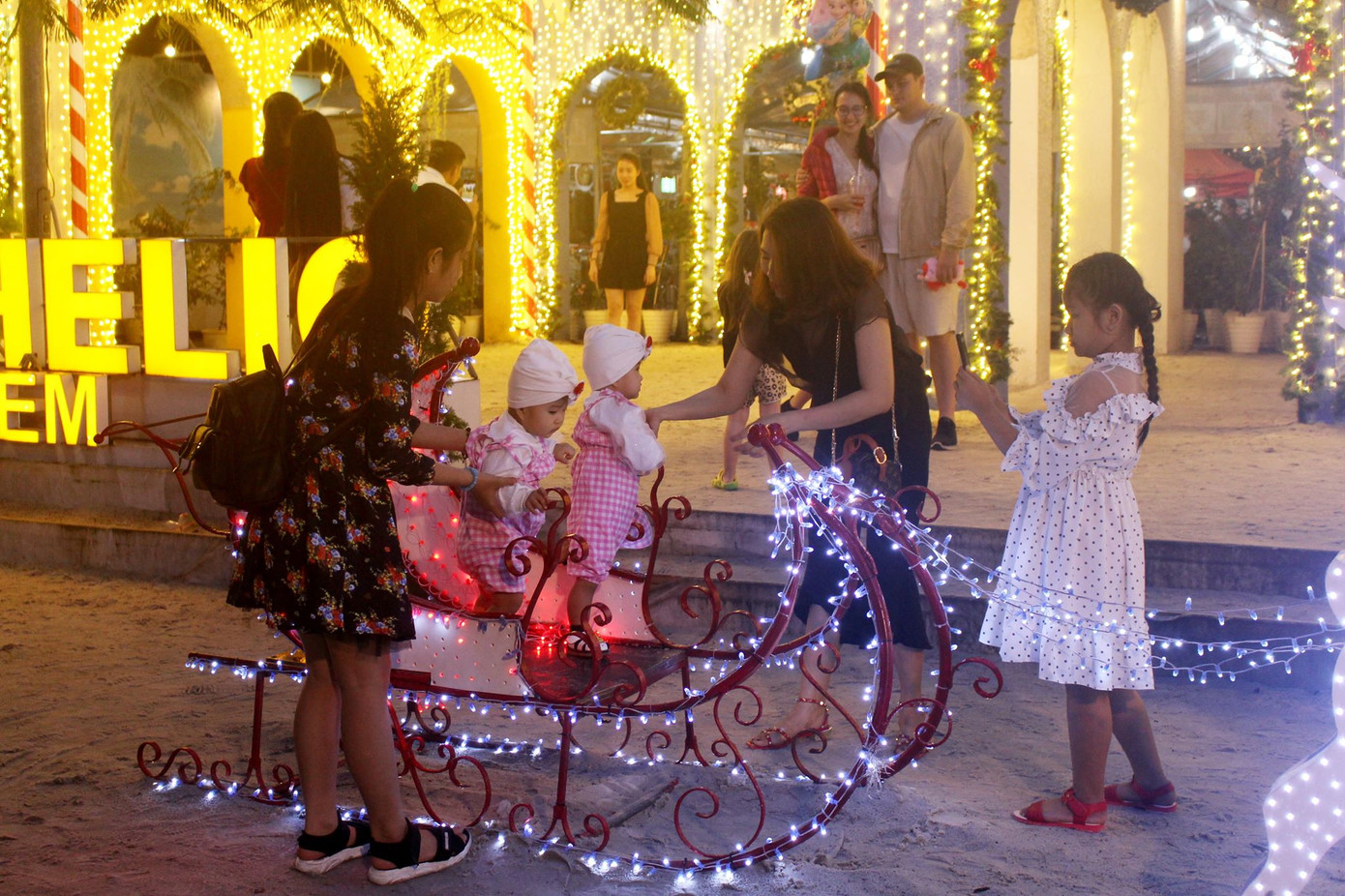 Pháo hoa rực sáng đón năm mới 2020 ảnh 43