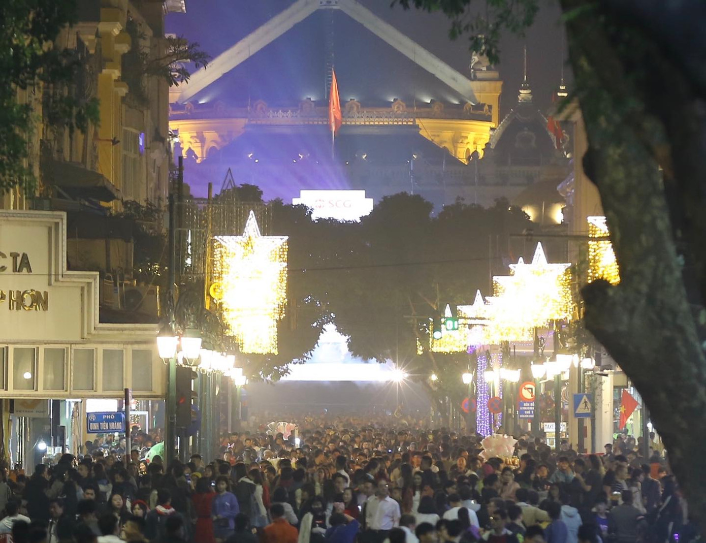 Pháo hoa rực sáng đón năm mới 2020 ảnh 49