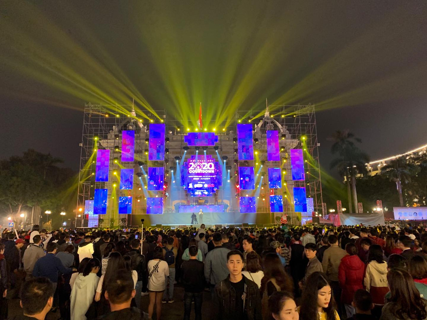 Pháo hoa rực sáng đón năm mới 2020 ảnh 51