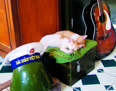 Trong phòng ở của lính đảo chìm