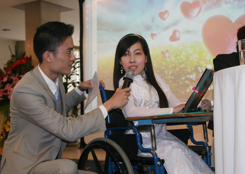 Nguyện còn có giọng hát truyền cảm và trong buổi ra mắt sản phẩm em đgửi tới mọi người bài hát 