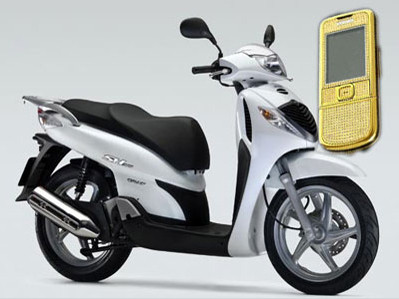 Chiếc xe SH 150i, điện thoại Nokia 8800 Gold là những thứ mà Nguyễn Thu Hương lừa được từ giảng viên H.