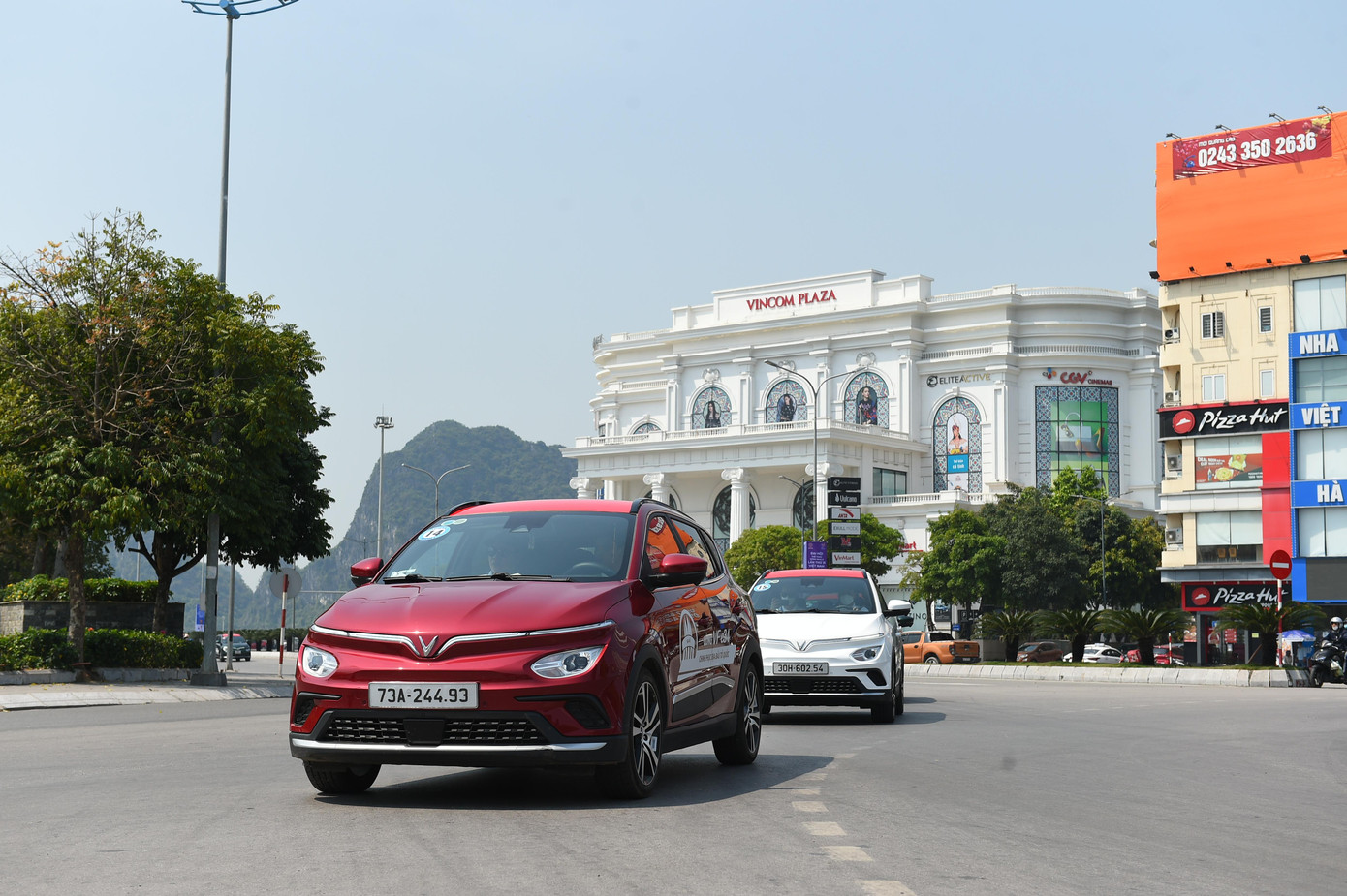 Hành trình từ vịnh di sản Hạ Long đến vùng đất địa đầu Móng Cái trải qua gần 200 km địa hình đa dạng là thử thách lý tưởng cho VF e34 chứng minh khả năng vận hành và sự thích ứng linh hoạt với các cung đường ngoài đô thị.