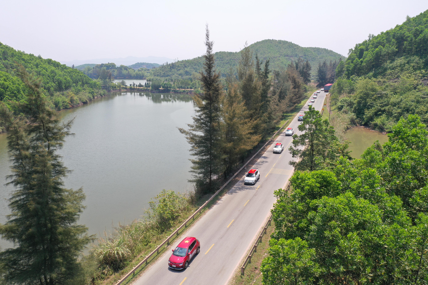 Chương trình 'Cùng VF e34 chinh phục địa đầu Tổ quốc' không chỉ khẳng định chất lượng, sự bền bỉ của những chiếc ô tô điện thông minh VinFast mà còn là hoạt động đặc biệt, góp phần gắn kết và xây dựng cộng đồng người sử dụng ô tô điện ngày một lớn mạnh hơn tại Việt Nam.