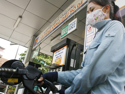 Đề cập vấn đề điều hành giá xăng, Bộ trưởng Vương Đình Huệ được nhiều người ủng hộ. Ảnh: Xuân Phú