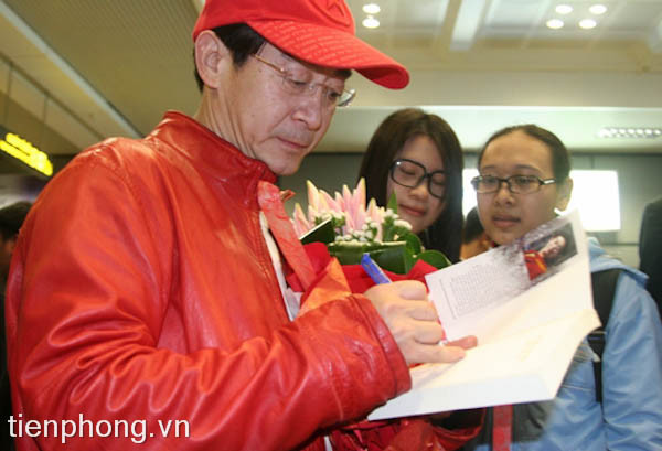 Nhiều người xin chữ kí của diễn viên đóng Tôn Ngộ Không.