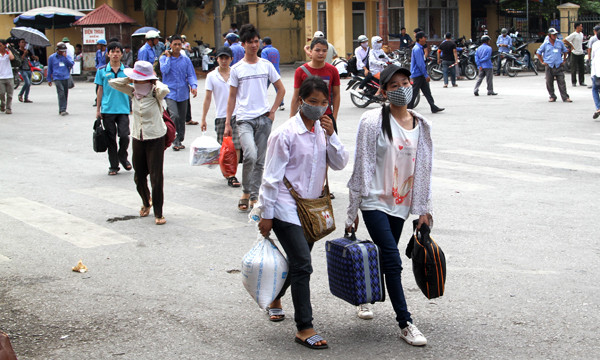 Các thí sinh dự thi kỳ thi tuyển sinh bắt đầu đổ về Hà Nội