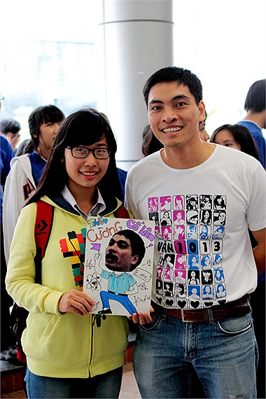 Thầy Cường dạy môn Vật lý rất được nữ sinh yêu mến