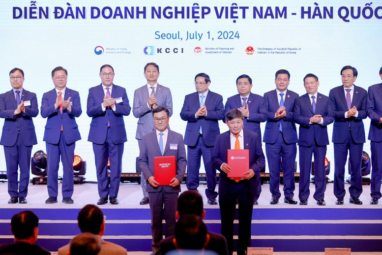 Thủ tướng Phạm Minh Chính và các đại biểu đã chứng kiến các đối tác của hai nước trao đổi các thỏa thuận hợp tác. Ảnh: Nhật Bắc. Thủ tướng Phạm Minh Chính và các đại biểu đã chứng kiến các đối tác của hai nước trao đổi các thỏa thuận hợp tác. Ảnh: Nhật Bắc.