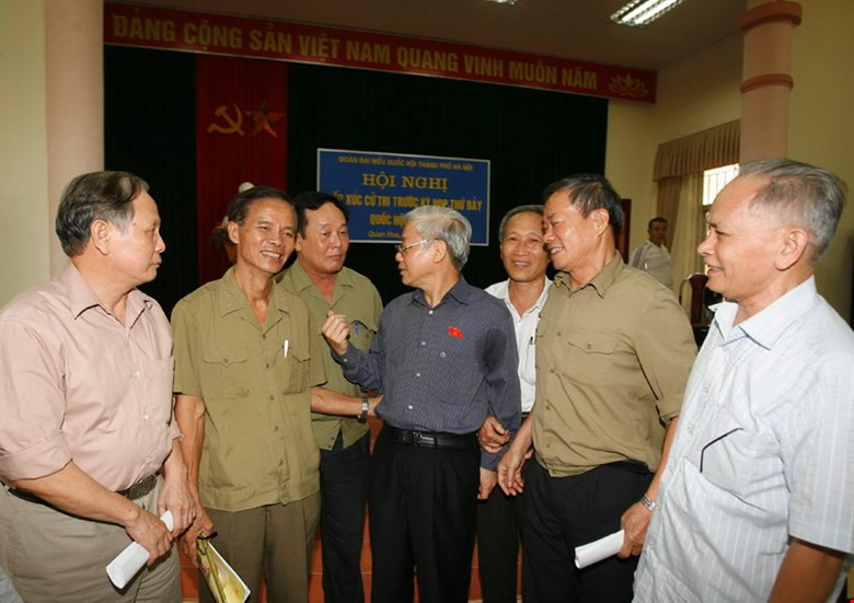 Tổng Bí thư Nguyễn Phú Trọng và các đại biểu Quốc hội cùng với cử tri. (Ảnh: Như Ý, tư liệu) Tổng Bí thư Nguyễn Phú Trọng và các đại biểu Quốc hội cùng với cử tri. (Ảnh: Như Ý, tư liệu)