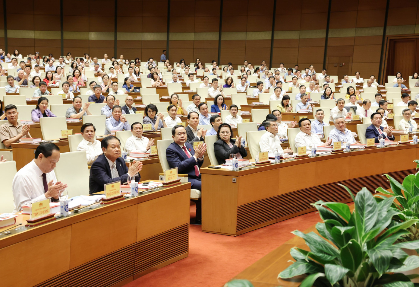 Chủ tịch Quốc hội và các đại biểu tham dự buổi lễ ra mắt. (Ảnh: Quang Phúc) Chủ tịch Quốc hội và các đại biểu tham dự buổi lễ ra mắt. (Ảnh: Quang Phúc)