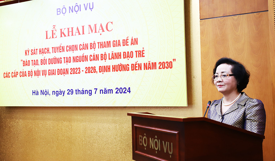 Bộ trưởng Bộ Nội vụ, Phạm Thị Thanh Trà, Chủ tịch Hội đồng sát hạch, tuyển chọn phát biểu khai mạc. Ảnh: BNV Bộ trưởng Bộ Nội vụ, Phạm Thị Thanh Trà, Chủ tịch Hội đồng sát hạch, tuyển chọn phát biểu khai mạc. Ảnh: BNV