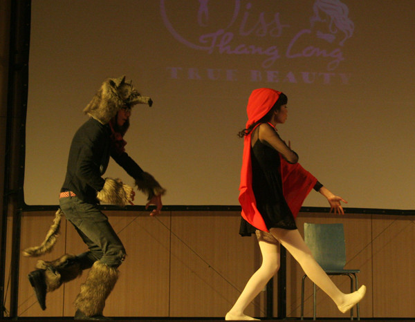 Diễn kịch Cô bé quàng khăn đỏ với phong vị múa lê