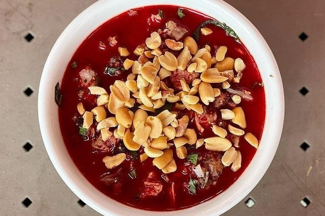 Gia đình 7 người cùng nhập viện vì ngộ độc nghi do món tiết canh. Ảnh: instagram@vietnamesegod. Gia đình 7 người cùng nhập viện vì ngộ độc nghi do món tiết canh. Ảnh: instagram@vietnamesegod.