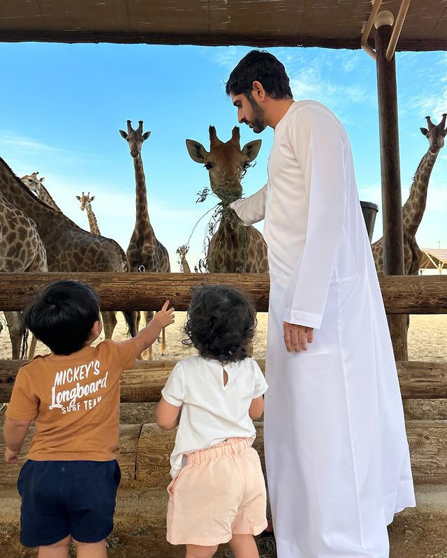 Cặp song sinh của Sheikh Hamdan và vợ. Ảnh: IG. Cặp song sinh của Sheikh Hamdan và vợ. Ảnh: IG.