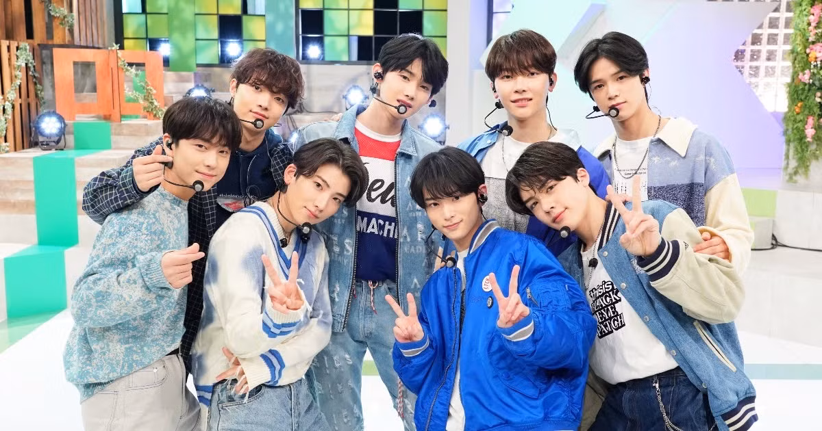 Buổi ký tặng mới nhất của &amp;TEAM gây ồn ào vì nhân viên yêu cầu kiểm tra áo ngực của fan nữ trước khi tiếp xúc với thần tượng.