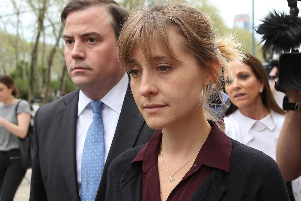 Alison Mack rời tòa án năm 2018. Ảnh: Getty Images.