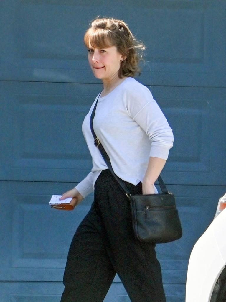 Allison Mack trông nhuận sắc hơn sau gần 2 năm ngồi tù. Ảnh: MEGA.