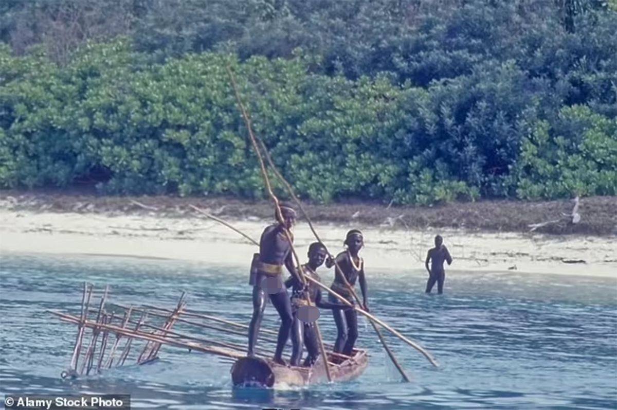 Hình ảnh tộc người Sentinel trên đảo cấm của Ấn Độ. Ảnh: Alamy Stock Photo. Hình ảnh tộc người Sentinel trên đảo cấm của Ấn Độ. Ảnh: Alamy Stock Photo.