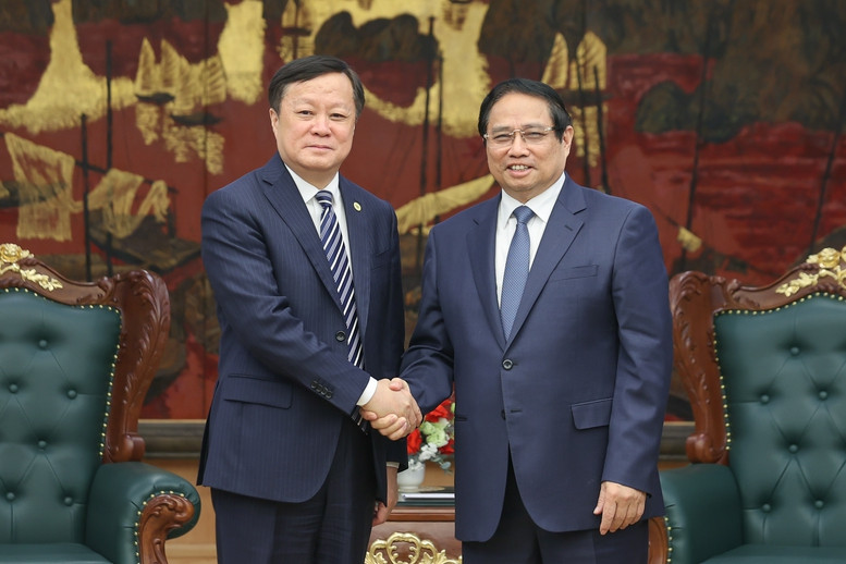 Thủ tướng Phạm Minh Chính tiếp Chủ tịch Tập đoàn COMAC Hà Đông Phong. Ảnh: VGP. Thủ tướng Phạm Minh Chính tiếp Chủ tịch Tập đoàn COMAC Hà Đông Phong. Ảnh: VGP.