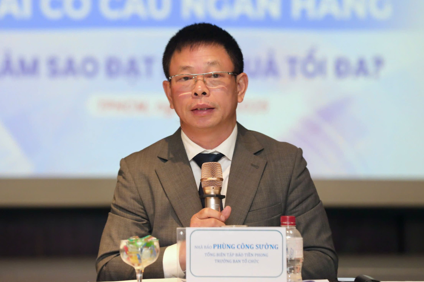 Ông Phùng Công Sưởng - Tổng Biên tập Báo Tiền Phong - chủ trì Hội thảo “Tái cơ cấu ngân hàng, làm sao đạt hiệu quả tối đa?” do Báo Tiền Phong tổ chức sáng 11/4.