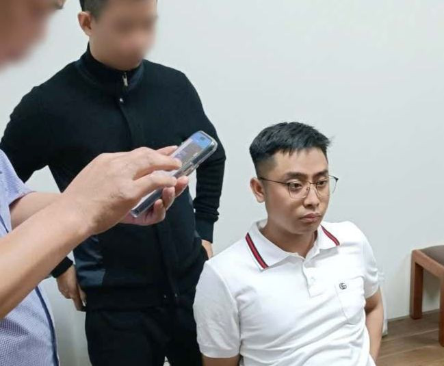 Đối tượng Bùi Đình Khánh bị bắt khi đang lẩn trốn tại Thanh Hóa. Đối tượng Bùi Đình Khánh bị bắt khi đang lẩn trốn tại Thanh Hóa.