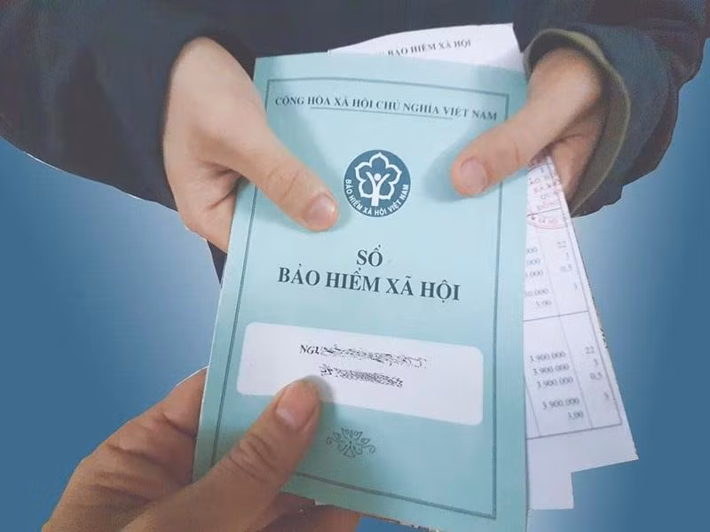 Dự kiến tiền lương làm căn cứ đóng BHXH bắt buộc có sự điều chỉnh từ 1/7, khi Luật BHXH năm 2024 có hiệu lực. Ảnh minh họa: VnEconomy. Dự kiến tiền lương làm căn cứ đóng BHXH bắt buộc có sự điều chỉnh từ 1/7, khi Luật BHXH năm 2024 có hiệu lực. Ảnh minh họa: VnEconomy.