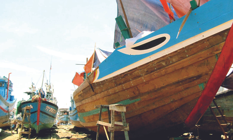 Tàu 1.200 CV sắp được hạ thủy. Ảnh: Nam Cường.. Tàu 1.200 CV sắp được hạ thủy. Ảnh: Nam Cường.