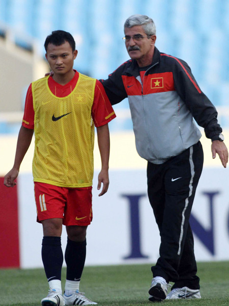 Cựu HLV ĐTVN Calisto từng sẵn sàng từ bỏ công việc ổn định ở CLB để được dẫn dắt ĐTVN. Ảnh: VSI. Cựu HLV ĐTVN Calisto từng sẵn sàng từ bỏ công việc ổn định ở CLB để được dẫn dắt ĐTVN Ảnh: VSI