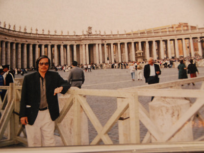 Một trong những ngả vào Vatican. Nhiều ngả luôn được các nhân viên an ninh Tòa Thánh coi sóc cẩn thận 